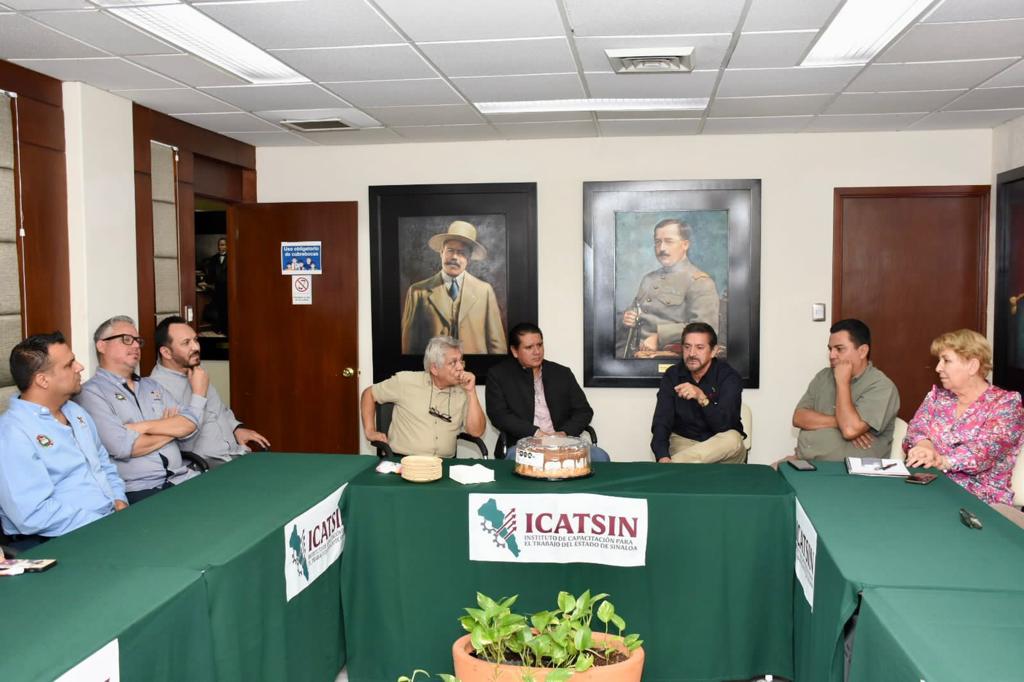 ICATSIN CELEBRA LOS 30 AÑOS DE SERVICIO DEL ING. EDGAR ASTERIO SANTILLANES LÓPEZ