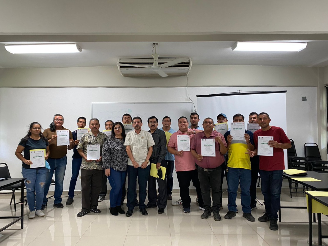 ICATSIN ENTREGA CONSTANCIAS DE CAPACITACIÓN A TRANSPORTISTAS