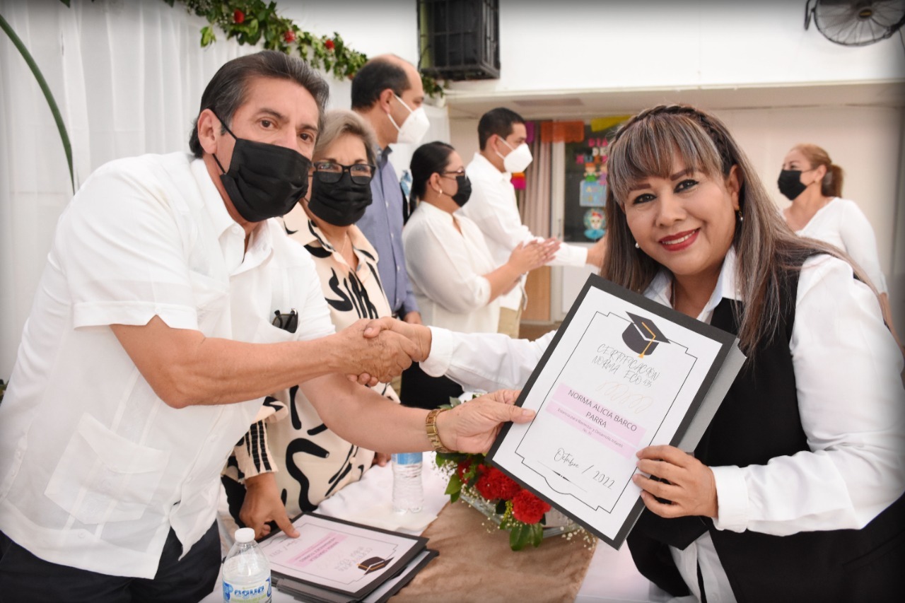El ICATSIN ENTREGA CERTIFICADOS ISO 9001:2015 A PERSONAL DE 04 ESTANCIAS DEL ISSSTE