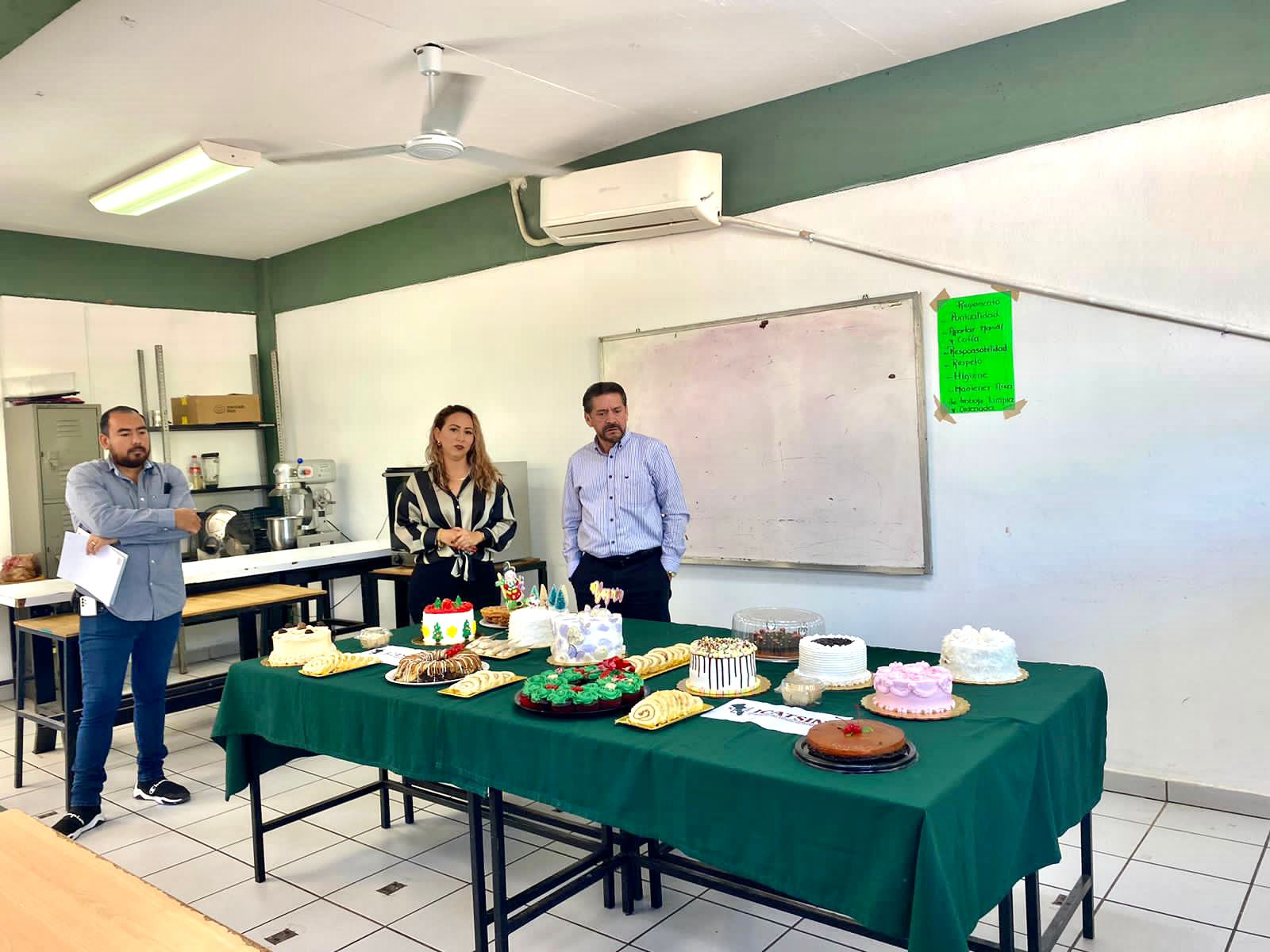 LÓPEZ PORTILLO CLAUSURA DOS CURSOS EN PLANTEL SALVADOR ALVARADO