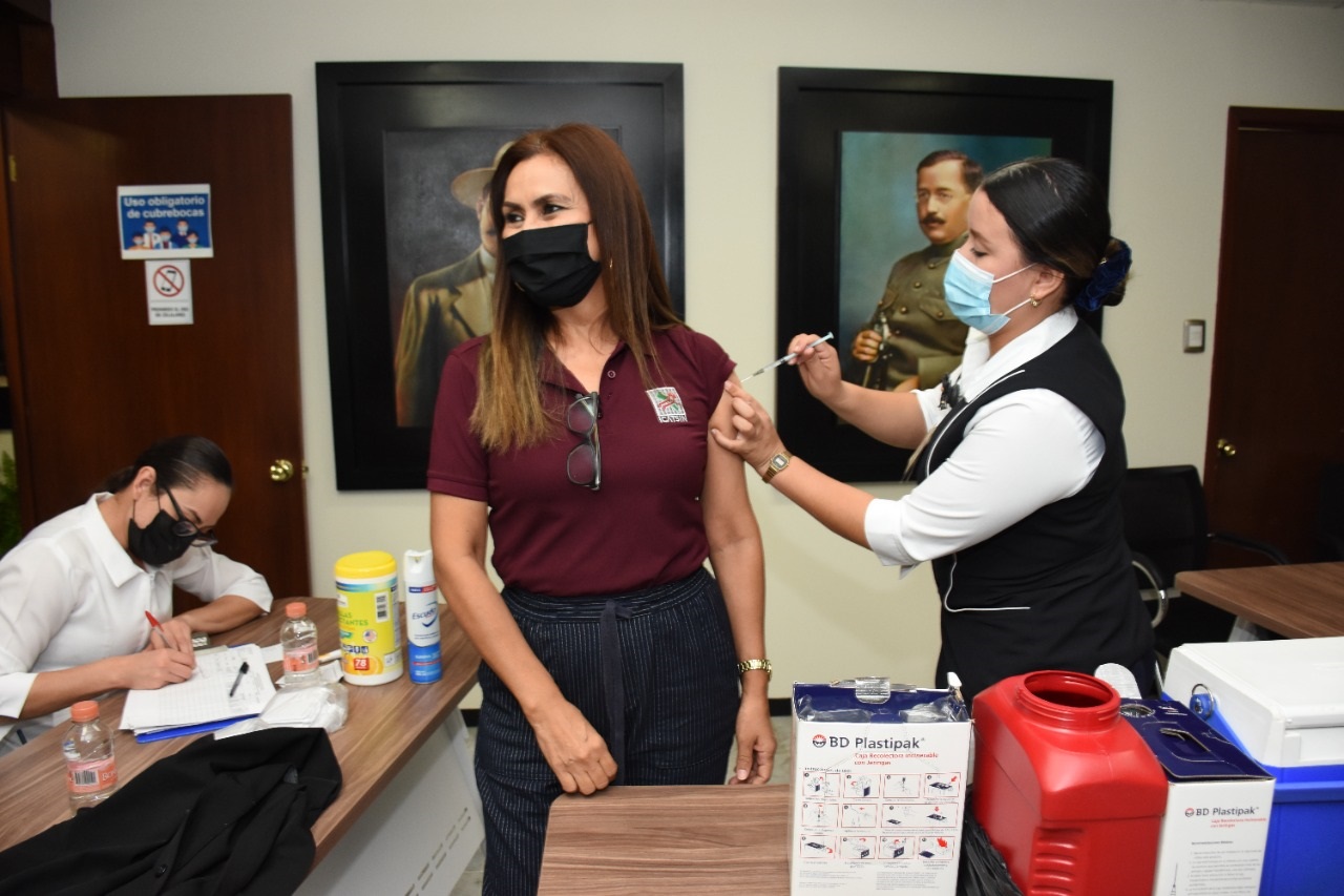 APLICAN DOSIS CONTRA LA INFLUENZA A PERSONAL DE ICATSIN