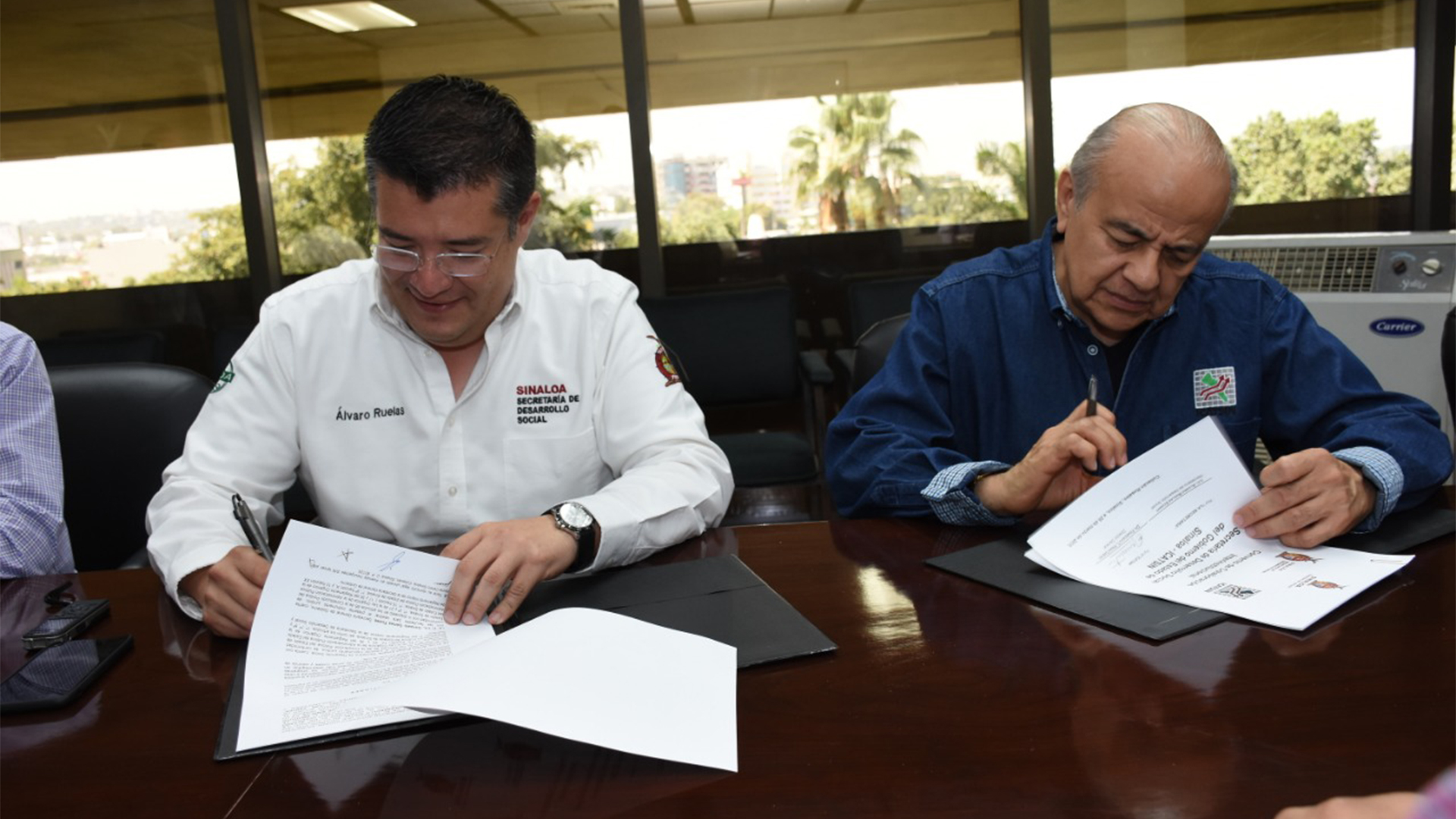 Signan convenio de colaboración SEDESO e ICATSIN