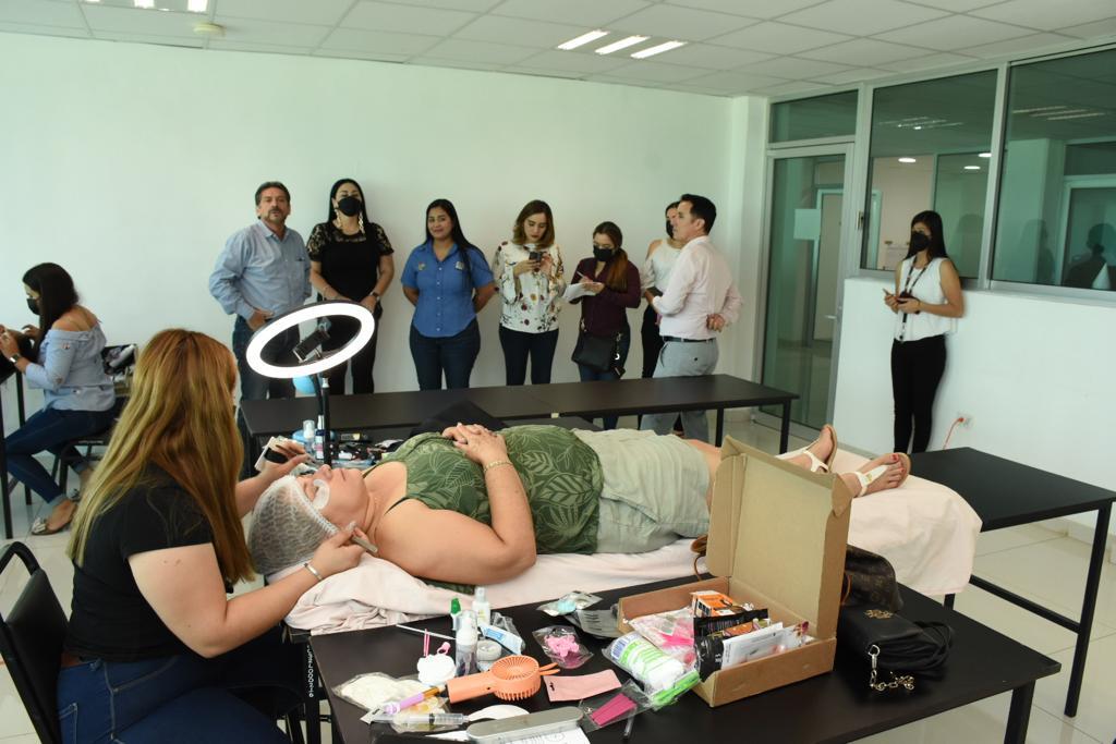 SUPERVISA DIRECTOR GENERAL CURSO “EMBELLECIMIENTO DE CEJAS Y PESTAÑAS”