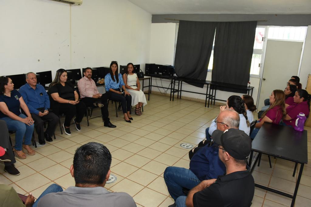 DIRECTOR GENERAL DE ICATSIN VISITA PLANTEL SINALOA