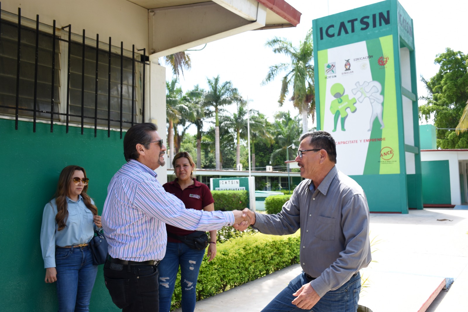 DIRECTOR GENERAL DE ICATSIN REALIZA RECORRIDO POR PLANTEL GUASAVE