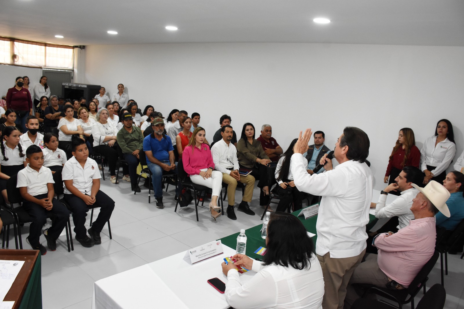 DIRECTOR GENERAL DE ICATSIN CLAUSURA CURSOS EN PLANTEL ANGOSTURA