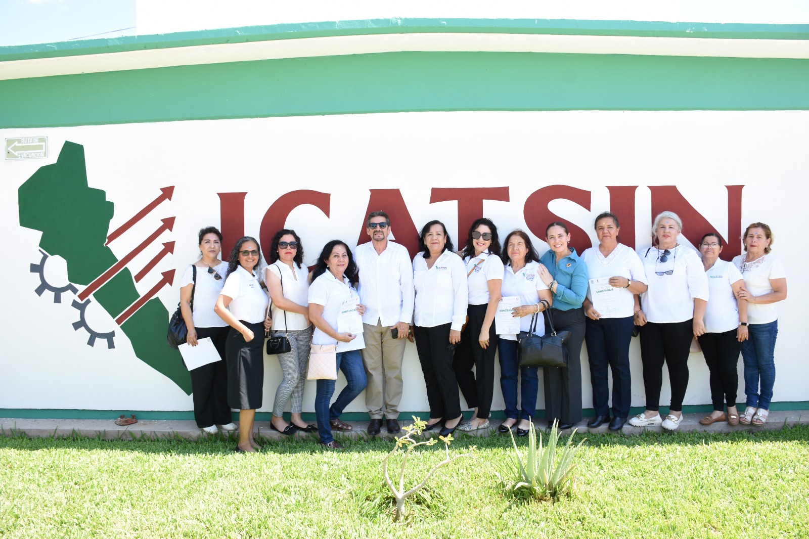 DIRECTOR GENERAL DE ICATSIN CLAUSURA CURSOS EN PLANTEL ANGOSTURA